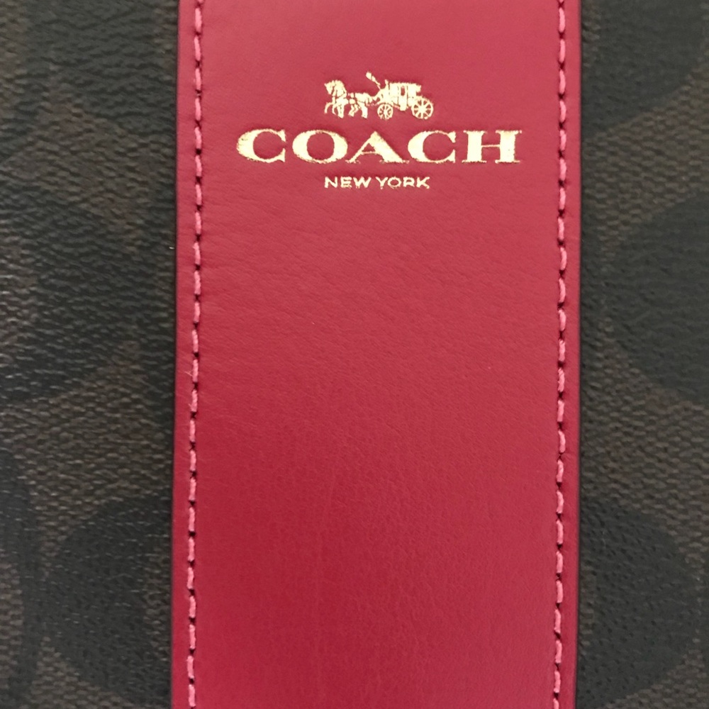 NWT Coach wristlet - Picture 3 of 8